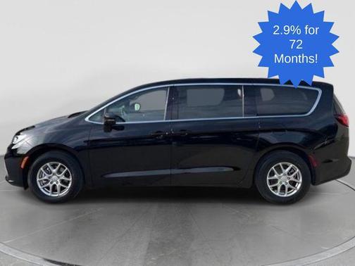 Diamond Black Crystal Pearlcoat 2026 Chrysler Pacifica L
