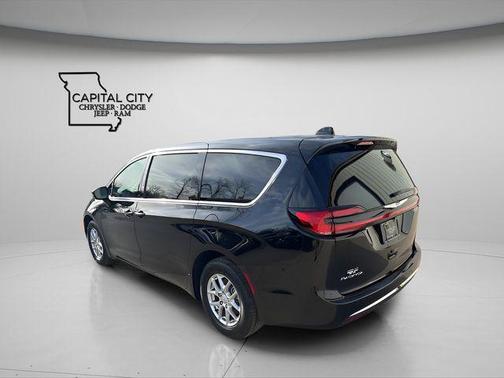 Diamond Black Crystal Pearlcoat 2026 Chrysler Pacifica L