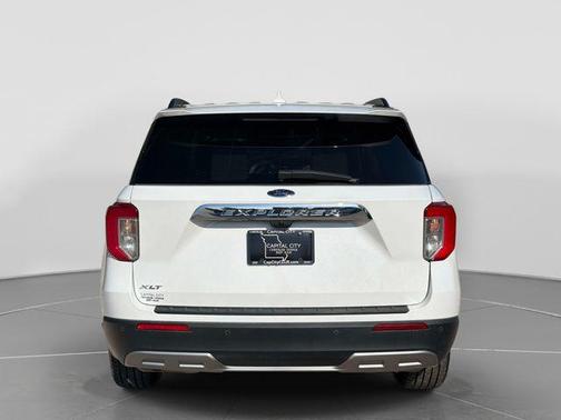 Star White Metallic Tri-Coat 2024 Ford Explorer XLT