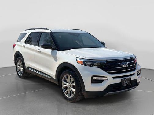 Star White Metallic Tri-Coat 2024 Ford Explorer XLT