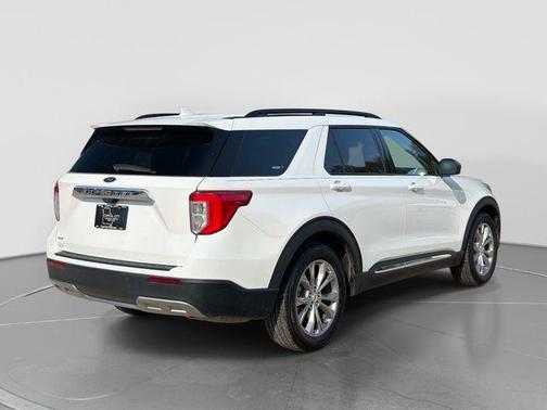Star White Metallic Tri-Coat 2024 Ford Explorer XLT