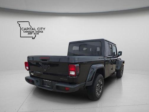 2026 Jeep Gladiator Sahara 4x4