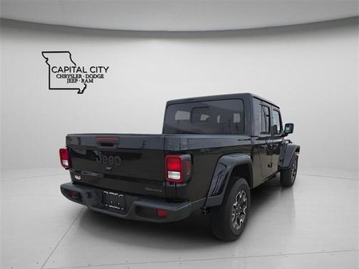 2026 Jeep Gladiator Sahara 4x4