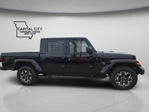 2026 Jeep Gladiator Sahara 4x4