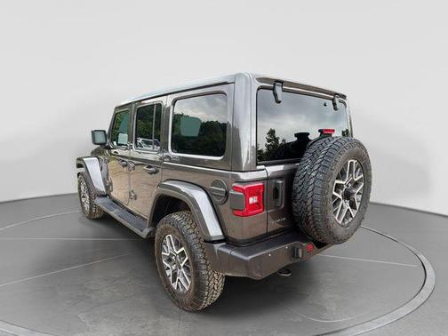 Granite Crystal Metallic Clearcoat 2026 Jeep Wrangler 4-Door Sahara 4x4