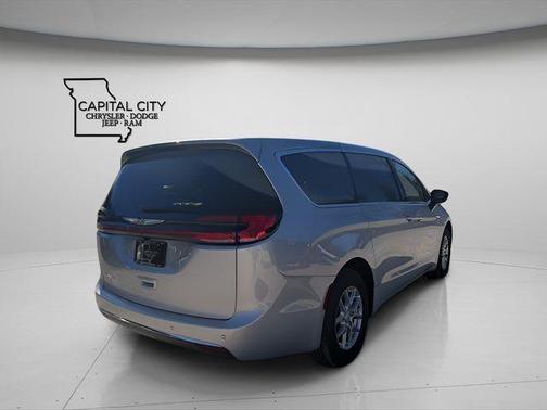 Silver Mist Clearcoat 2026 Chrysler Pacifica L