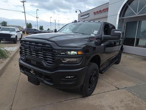 2025 RAM 3500 Tradesman Crew Cab 4x4 6'4' Box