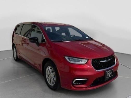 Red Hot Pearlcoat 2026 Chrysler Pacifica L