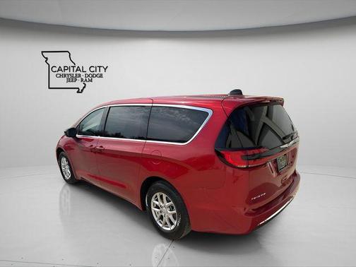 Red Hot Pearlcoat 2026 Chrysler Pacifica L