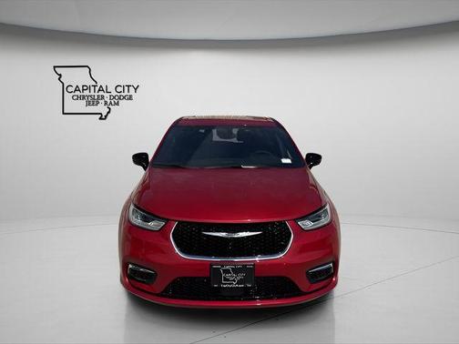 Red Hot Pearlcoat 2026 Chrysler Pacifica L