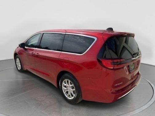 Red Hot Pearlcoat 2026 Chrysler Pacifica L