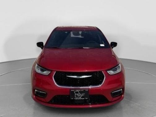 Red Hot Pearlcoat 2026 Chrysler Pacifica L