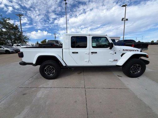 Bright White Clearcoat 2021 Jeep Gladiator Mojave 4x4
