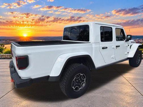 Bright White Clearcoat 2021 Jeep Gladiator Mojave 4x4