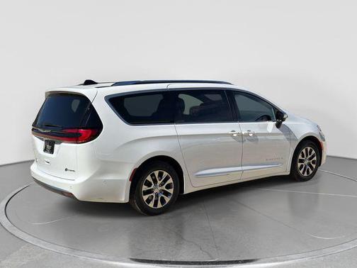 2025 Chrysler Pacifica L
