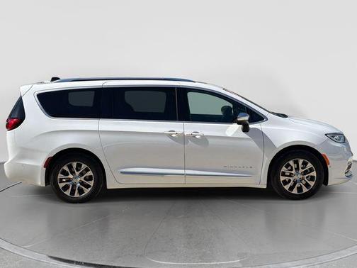 2025 Chrysler Pacifica L