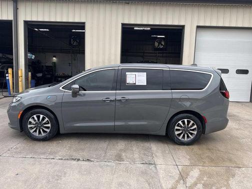 Ceramic Gray Clearcoat 2022 Chrysler Pacifica Hybrid Touring L