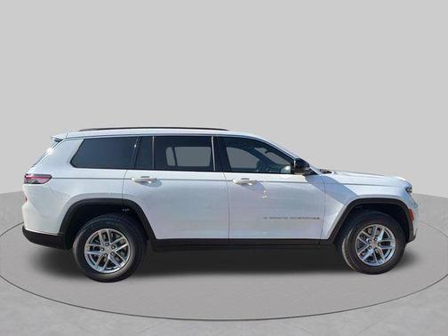Bright White Clearcoat 2026 Jeep Grand Cherokee L Laredo