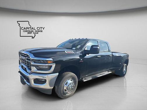 Diamond Black Crystal Pearlcoat 2026 RAM 3500 Tradesman Crew Cab 4x4 8' Box