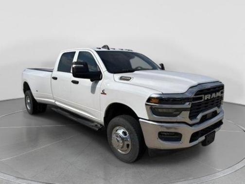 Bright White Clearcoat 2026 RAM 3500 Tradesman Crew Cab 4x4 8' Box