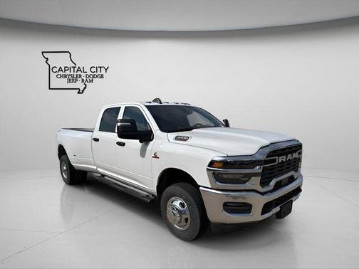 Bright White Clearcoat 2026 RAM 3500 Tradesman Crew Cab 4x4 8' Box