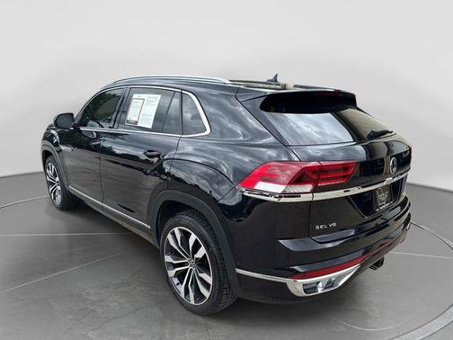 Platinum Gray Metallic 2021 Volkswagen Atlas Cross Sport 3.6L V6 SEL Premium R-Line