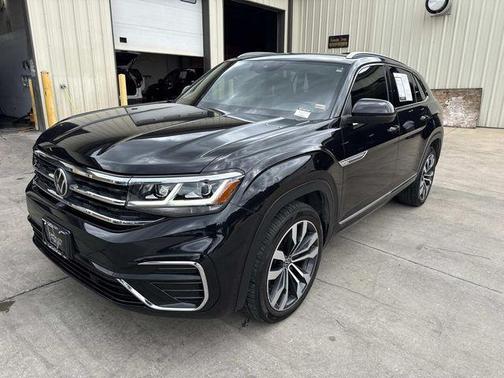 Platinum Gray Metallic 2021 Volkswagen Atlas Cross Sport 3.6L V6 SEL Premium R-Line