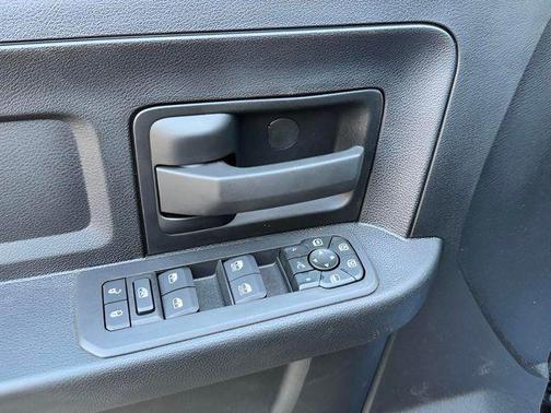 Diamond Black Crystal Pearlcoat 2026 RAM 2500 Tradesman