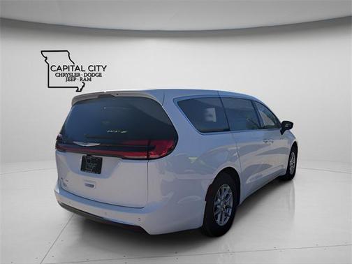 Bright White Clearcoat 2026 Chrysler Pacifica L