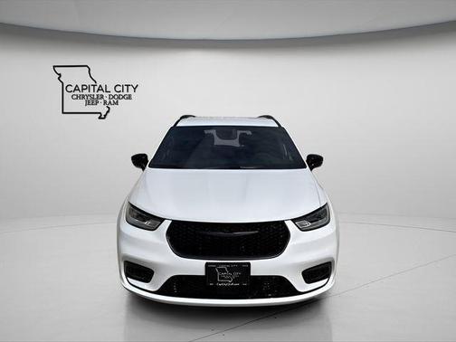 Bright White Clearcoat 2026 Chrysler Pacifica L