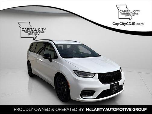 Bright White Clearcoat 2026 Chrysler Pacifica L