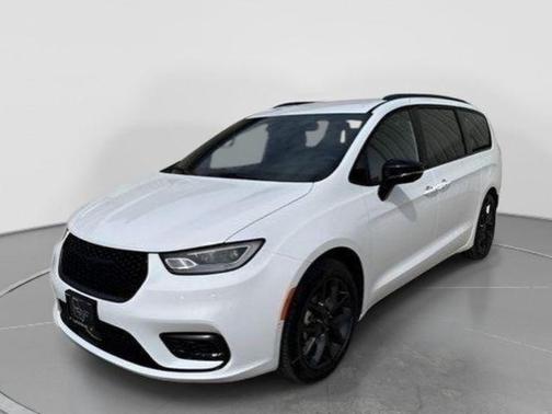 Bright White Clearcoat 2026 Chrysler Pacifica L