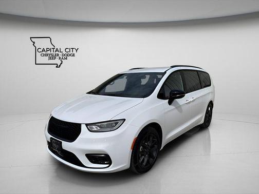 Bright White Clearcoat 2026 Chrysler Pacifica L