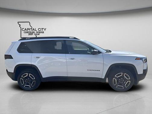 2026 Jeep Cherokee Laredo 4x4
