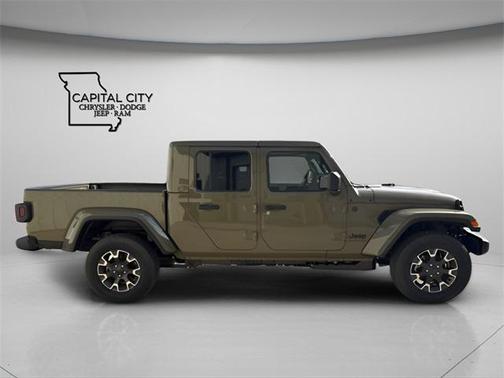 2026 Jeep Gladiator Sahara 4x4