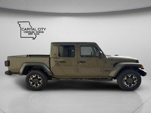 2026 Jeep Gladiator Sahara 4x4