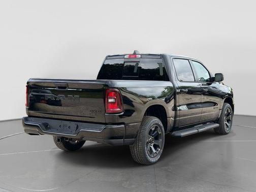 Diamond Black Crystal Pearlcoat 2026 RAM 1500 Express