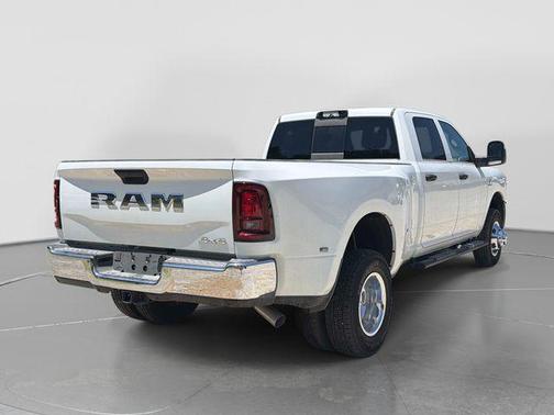 Bright White Clearcoat 2026 RAM 3500 Tradesman Crew Cab 4x4 8' Box
