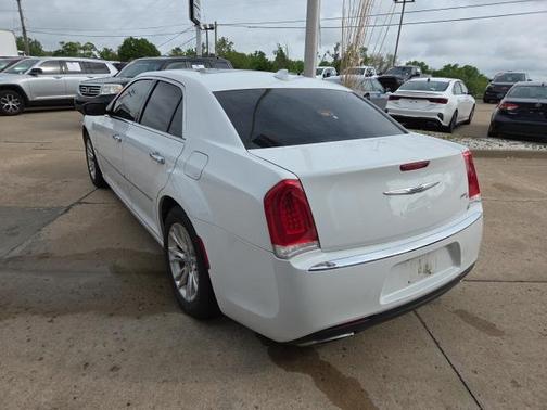 2016 Chrysler 300 S