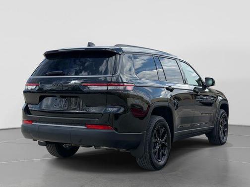 Diamond Black Crystal Pearlcoat 2026 Jeep Grand Cherokee L Altitude