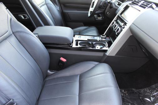 Photo 3 of 31 of 2018 Land Rover Discovery HSE