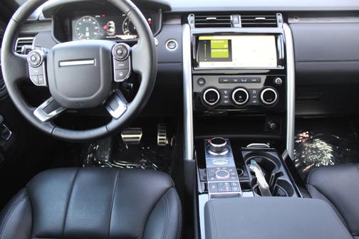 Photo 4 of 31 of 2018 Land Rover Discovery HSE
