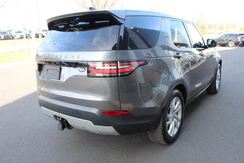 Photo 2 of 31 of 2018 Land Rover Discovery HSE