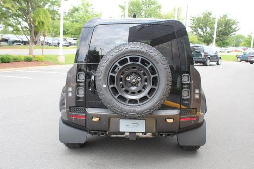 2025 Land Rover Defender OCTA