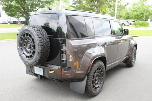 2025 Land Rover Defender OCTA