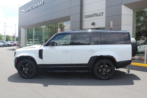 2025 Land Rover Defender X-Dynamic SE