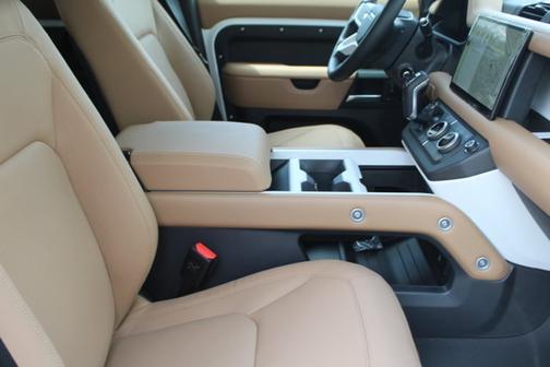 2025 Land Rover Defender X-Dynamic SE