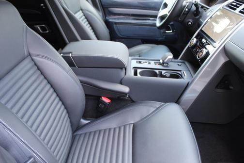 2025 Land Rover Discovery Dynamic SE