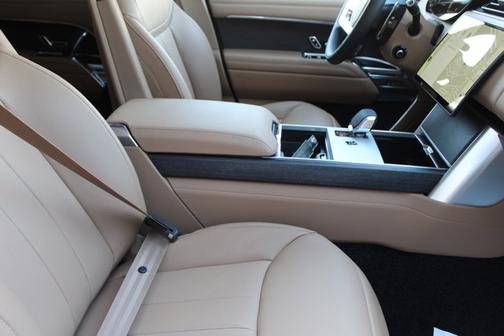 2025 Land Rover Range Rover SE