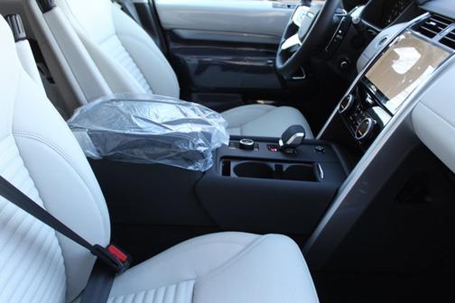 2025 Land Rover Discovery Dynamic SE